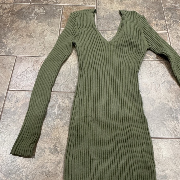 ❄3/$26 Xmas sale❄ Elegant Army Green Ribbed Knit Dress - Picture 2 of 3